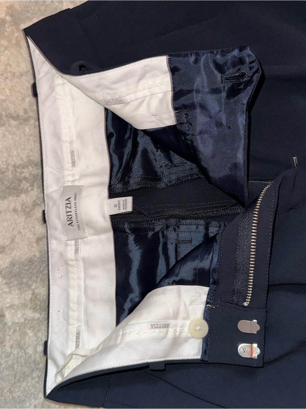 Aritzia Women Navy Dress Pants - Sleek Tailored Finish
30" Inseam
